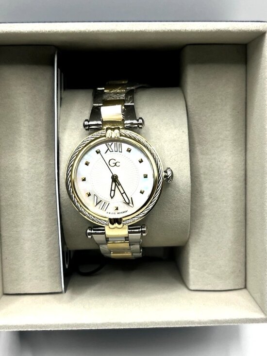 GC Guess Collection Womens Swiss Two Tone Watch Mother of Pearl Dial New main image 6